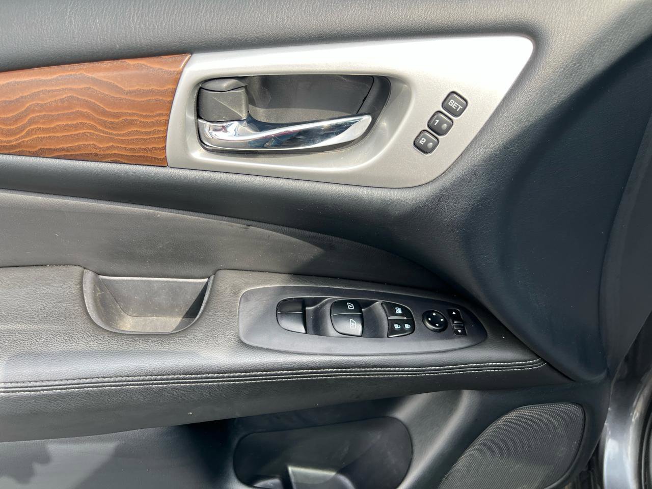 Used 2019 Nissan Pathfinder Platinum AWD/4WD image 22
