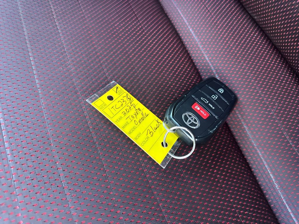 Used 2025 Toyota Corolla SE image 31