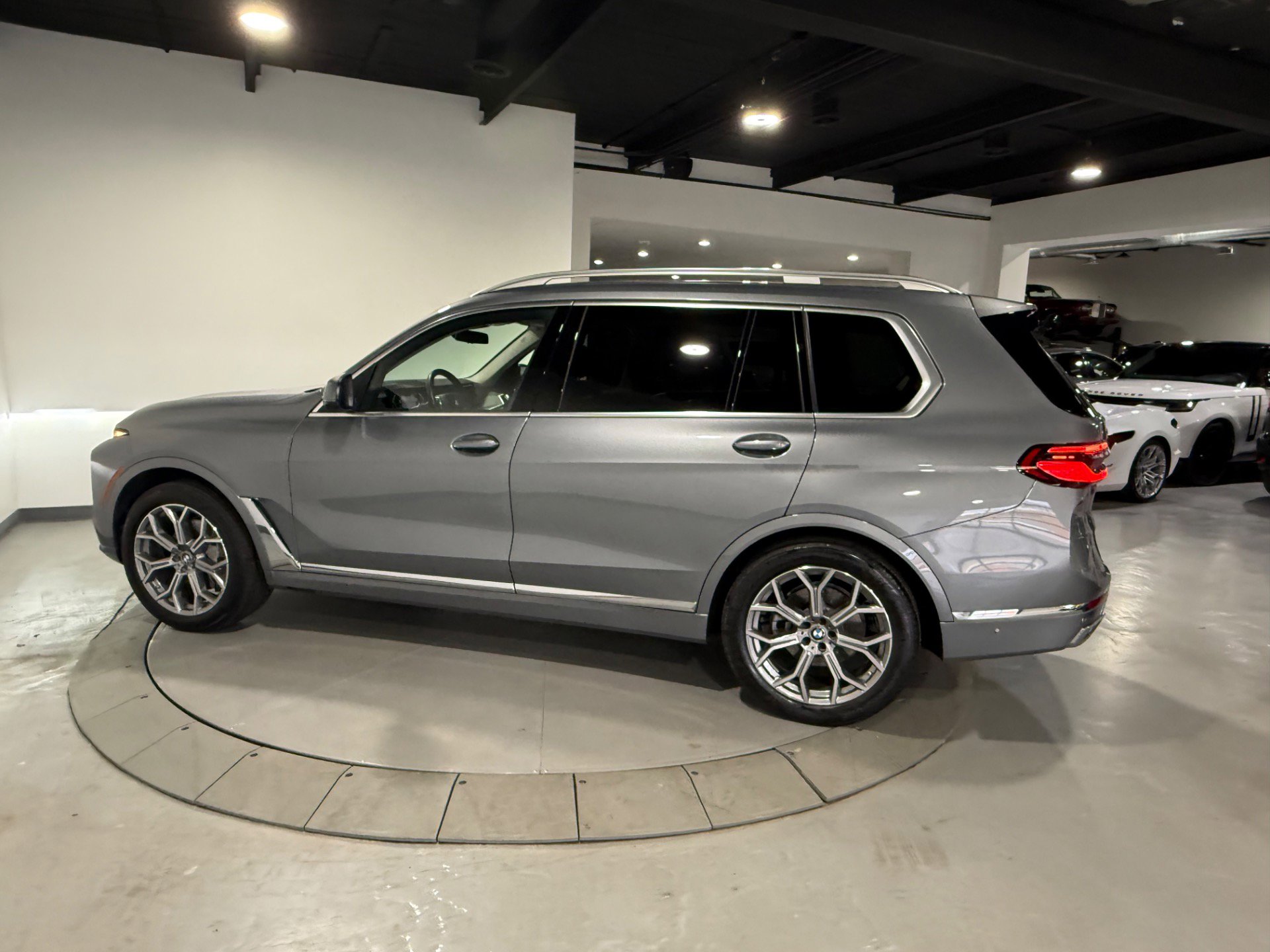 Used 2024 BMW X7 xDrive40i image 11