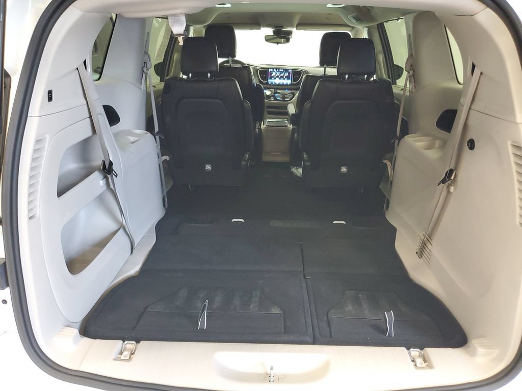 Used 2023 Chrysler Pacifica Touring-L FWD image 26