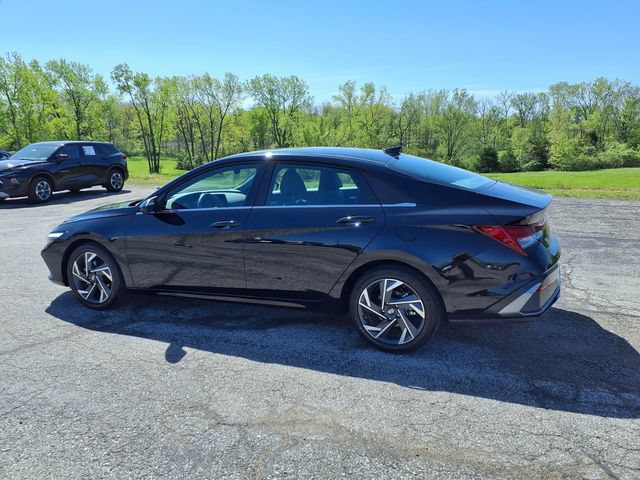 Used 2025 Hyundai Elantra SEL FWD image 26