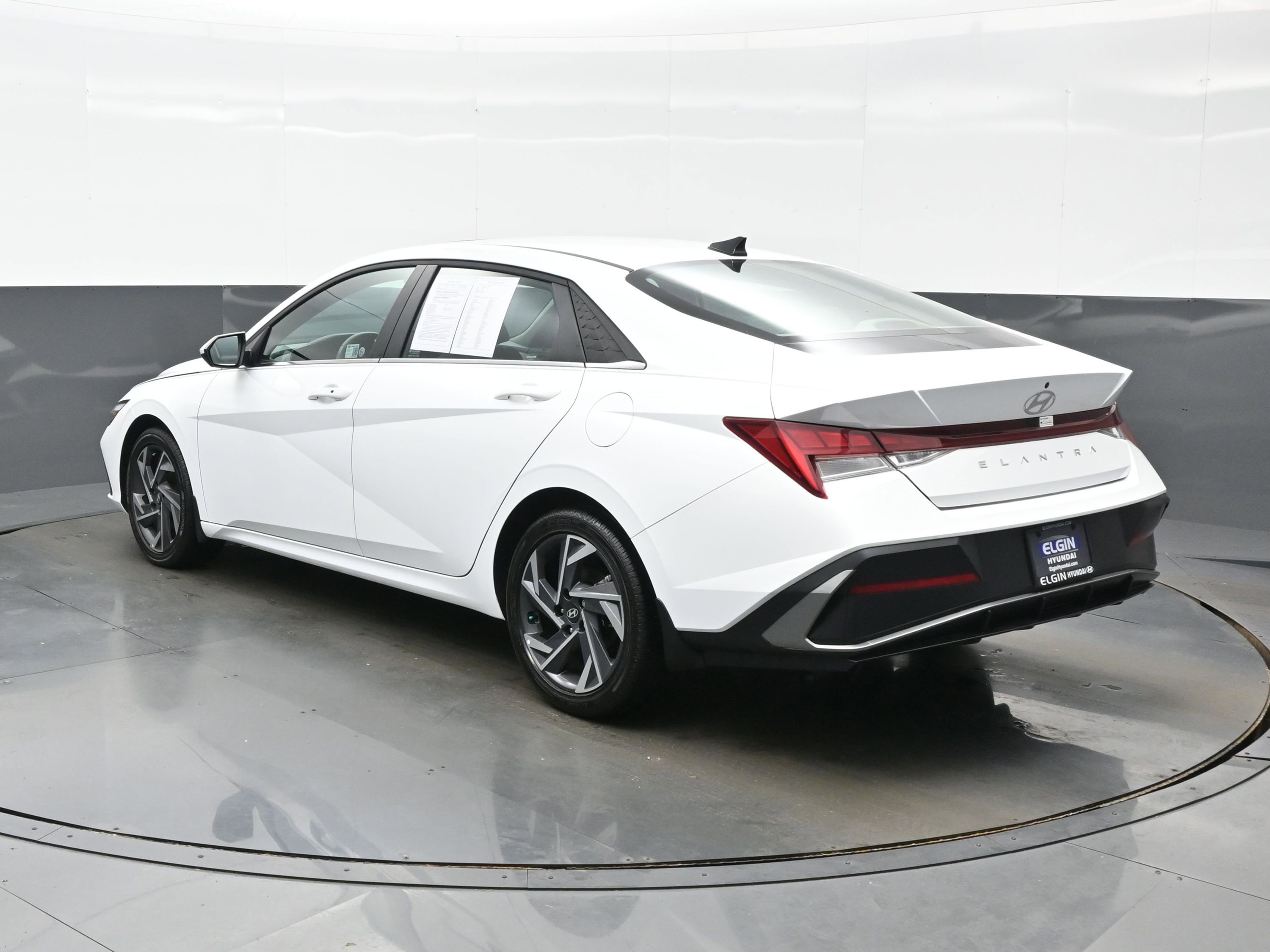 Certified 2025 Hyundai Elantra SEL FWD image 4