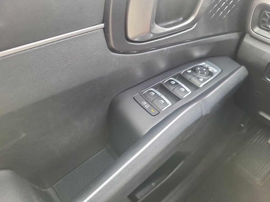Used 2023 Kia Sorento S w/ Panoramic Sunroof Package FWD image 30