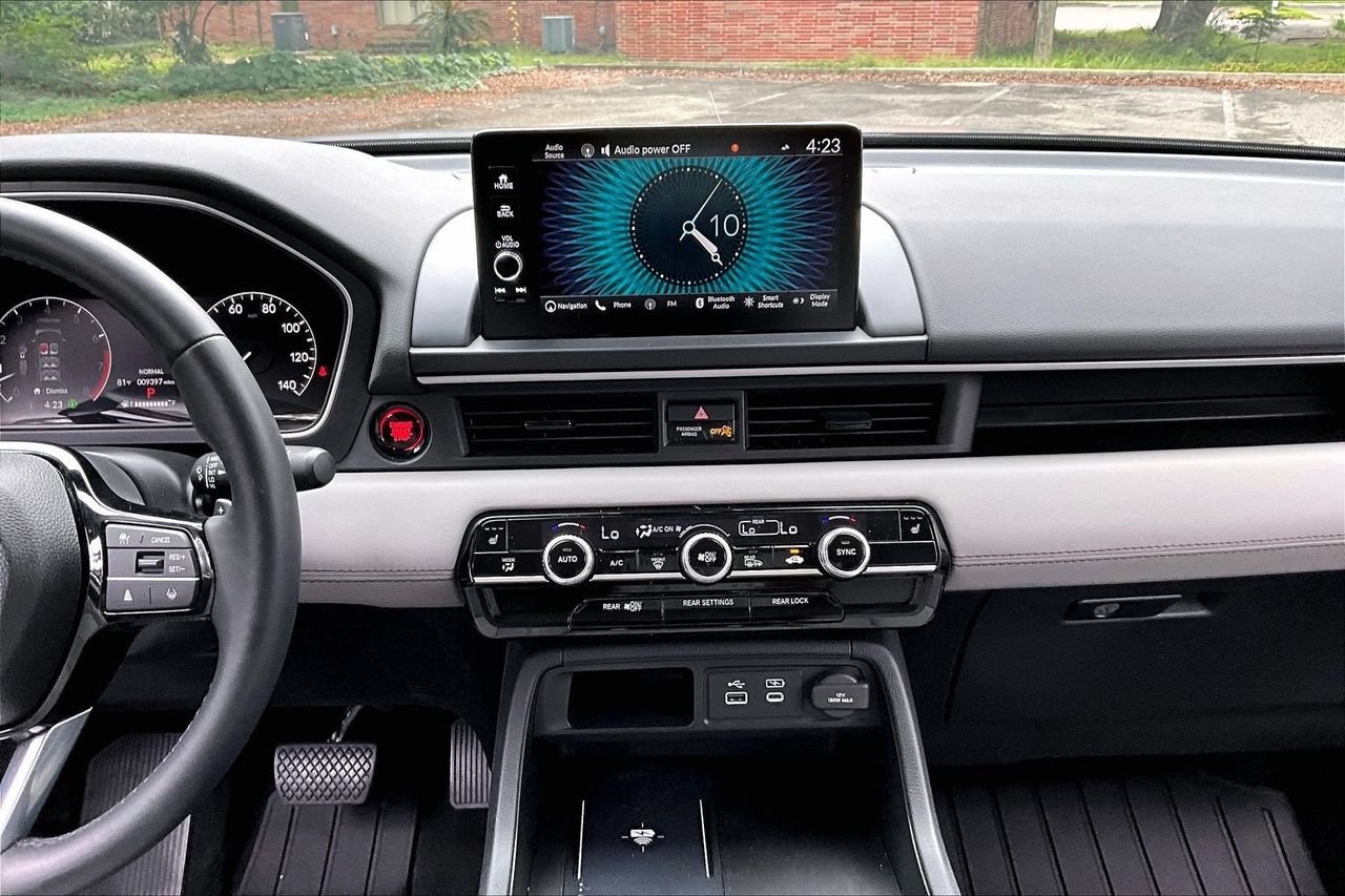 Used 2025 Honda Pilot Touring image 9
