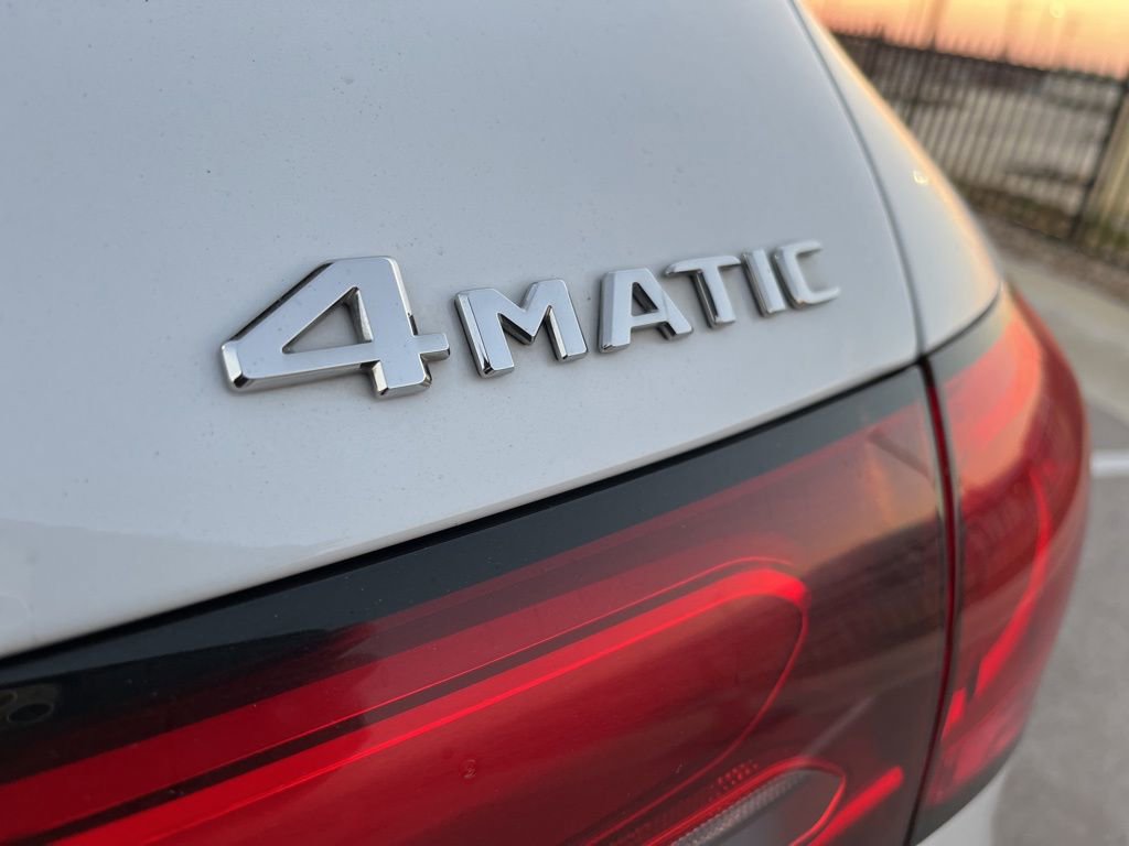 Used 2025 Mercedes-Benz GLC 300 4MATIC image 9