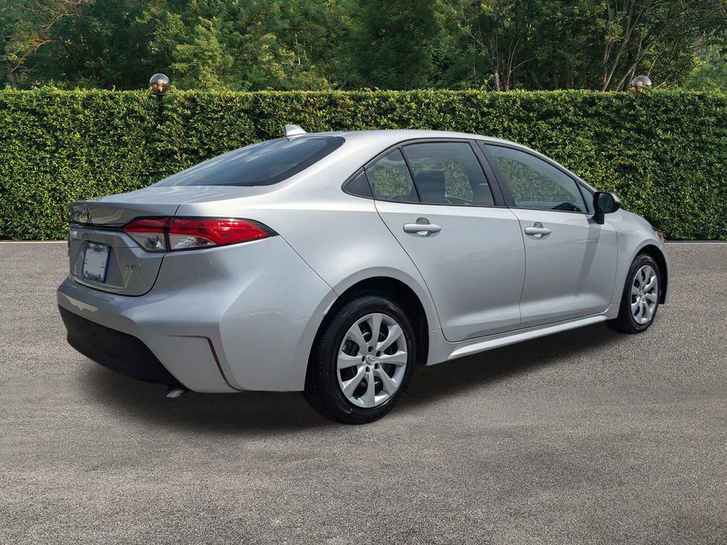 Used 2025 Toyota Corolla LE FWD image 4