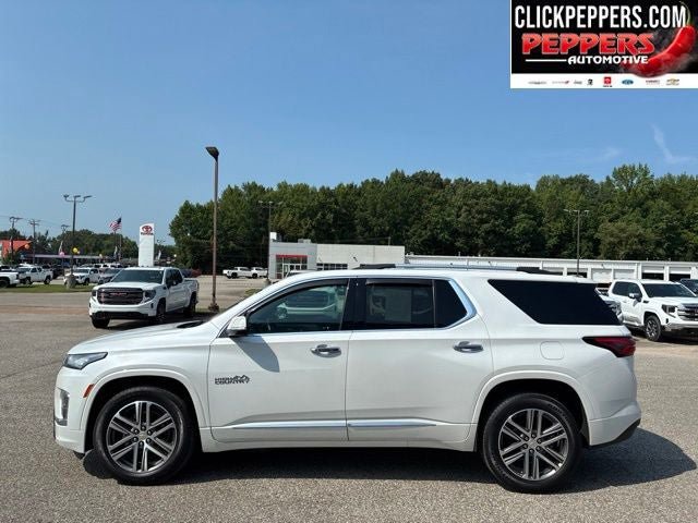 Used 2023 Chevrolet Traverse High Country FWD image 3