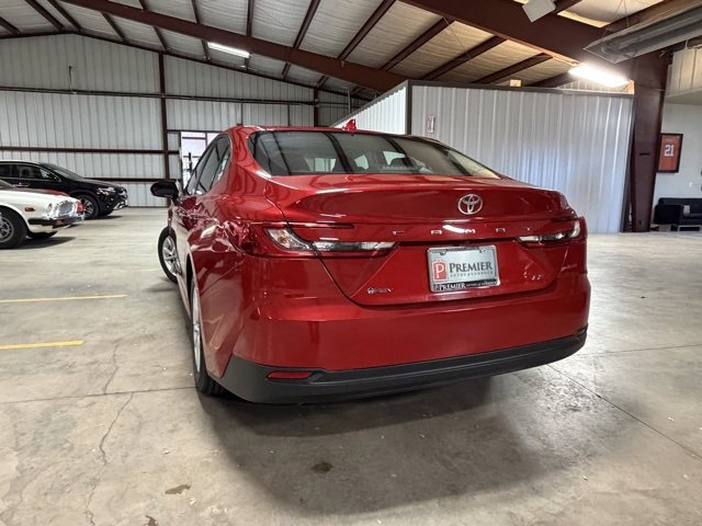 Used 2025 Toyota Camry SE image 8