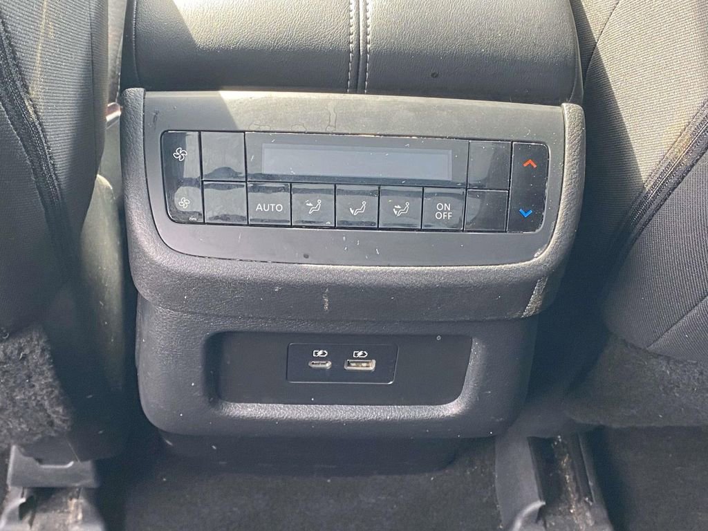 Used 2024 Nissan Pathfinder SV w/ SV Premium Package image 11