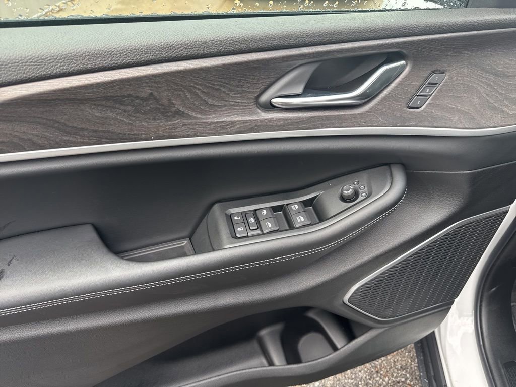 New 2025 Jeep Grand Cherokee Limited w/ Luxury Tech Group II image 10