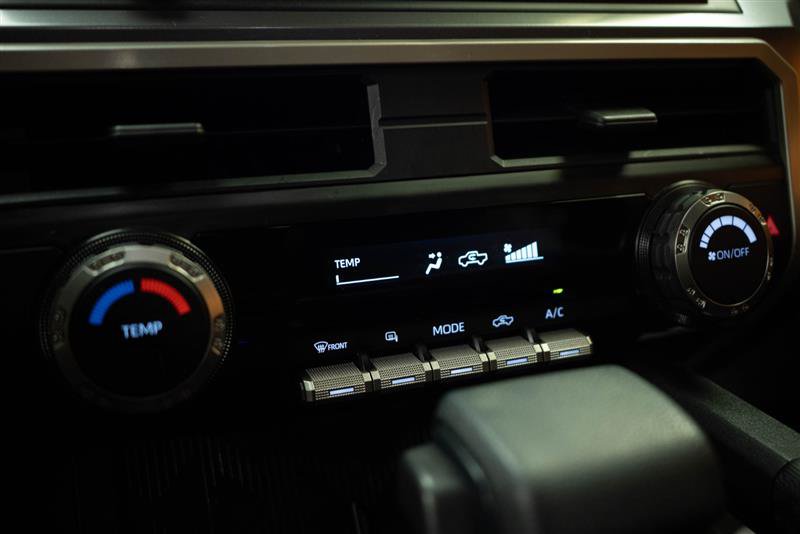 Used 2025 Toyota Tacoma SR5 AWD/4WD image 18