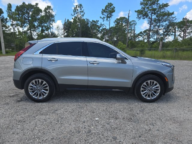 Used 2025 Cadillac XT4 Premium Luxury FWD image 3