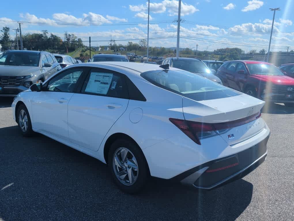 New 2026 Hyundai Elantra SE FWD image 10