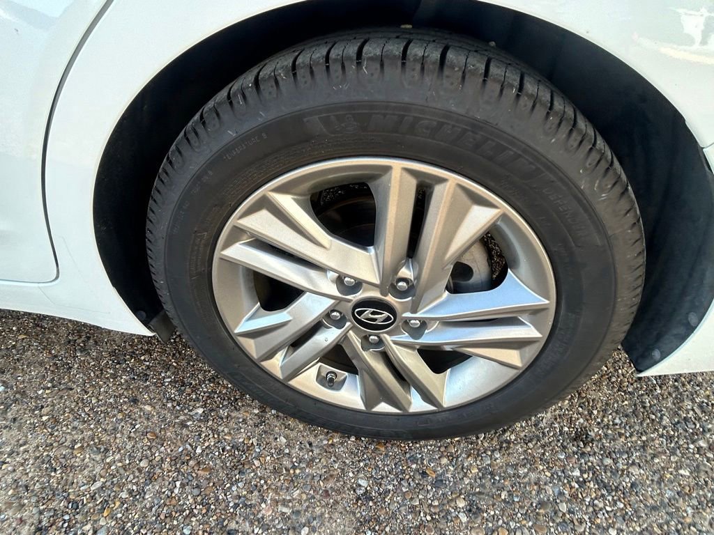 Used 2019 Hyundai Elantra Value Edition FWD image 8