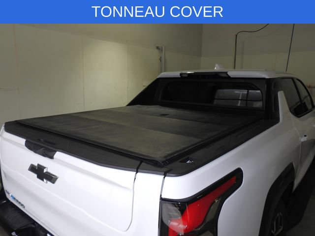 Used 2025 Chevrolet Silverado EV RST AWD/4WD image 3