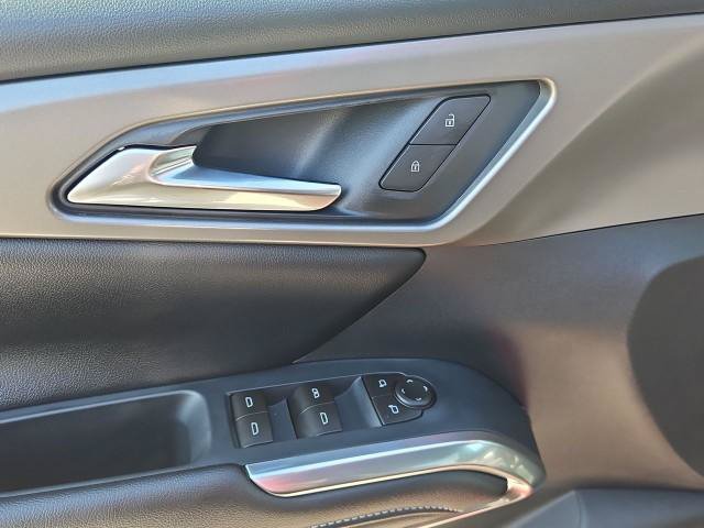 New 2027 Chevrolet Traverse LT w/ Sun and Wheel Package FWD image 24