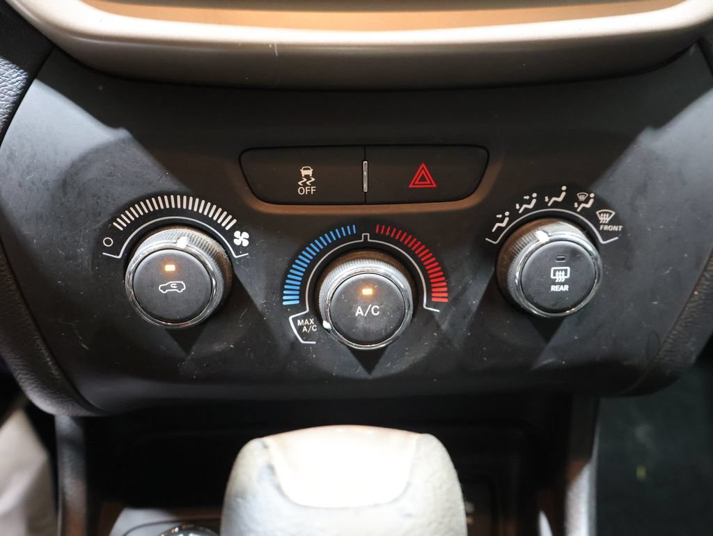 Used 2017 Jeep Cherokee Sport AWD/4WD image 27