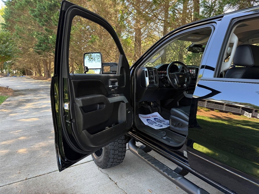 Used 2017 Chevrolet Silverado 2500 LTZ image 45