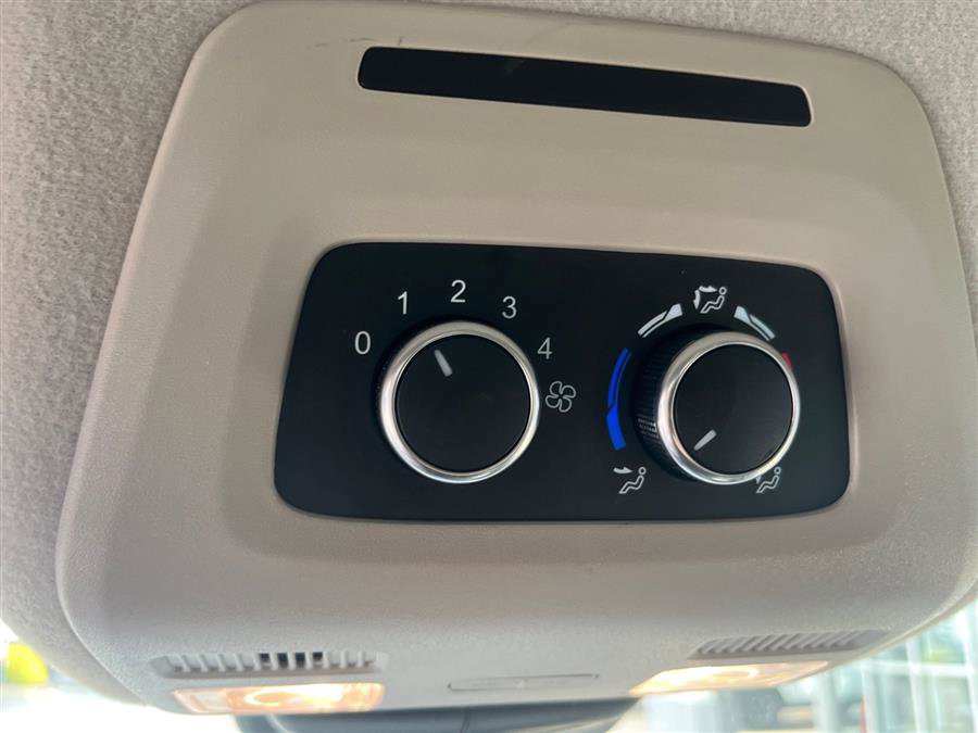 Used 2023 Ford Transit 350 XLT image 11