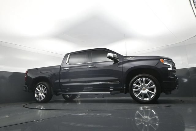 Used 2022 Chevrolet Silverado 1500 High Country w/ Technology Package AWD/4WD image 35