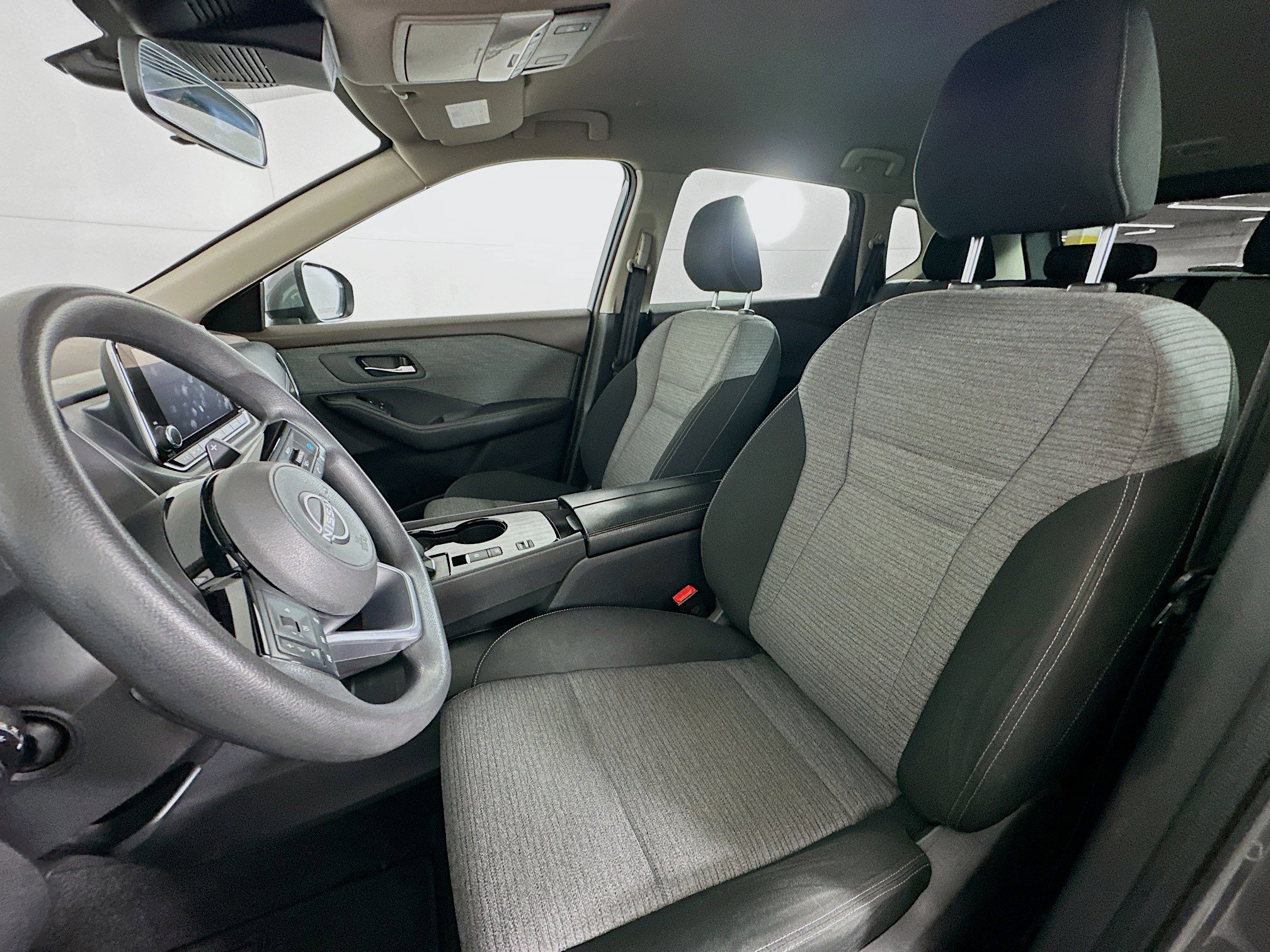 Used 2023 Nissan Rogue SV image 13