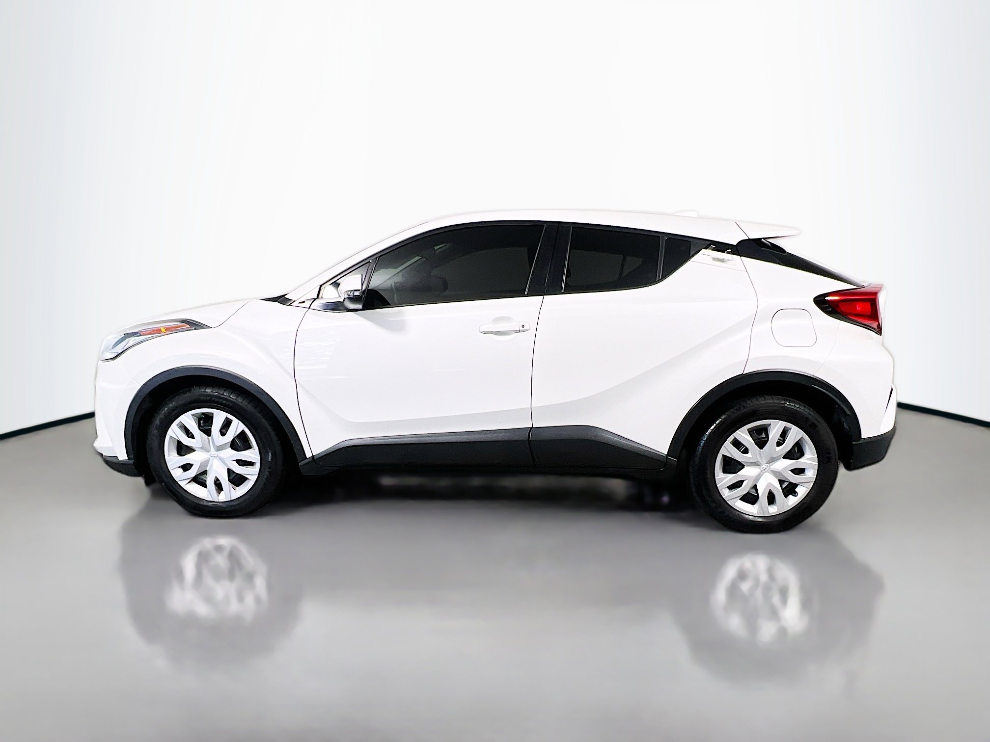 Used 2021 Toyota C-HR LE image 9