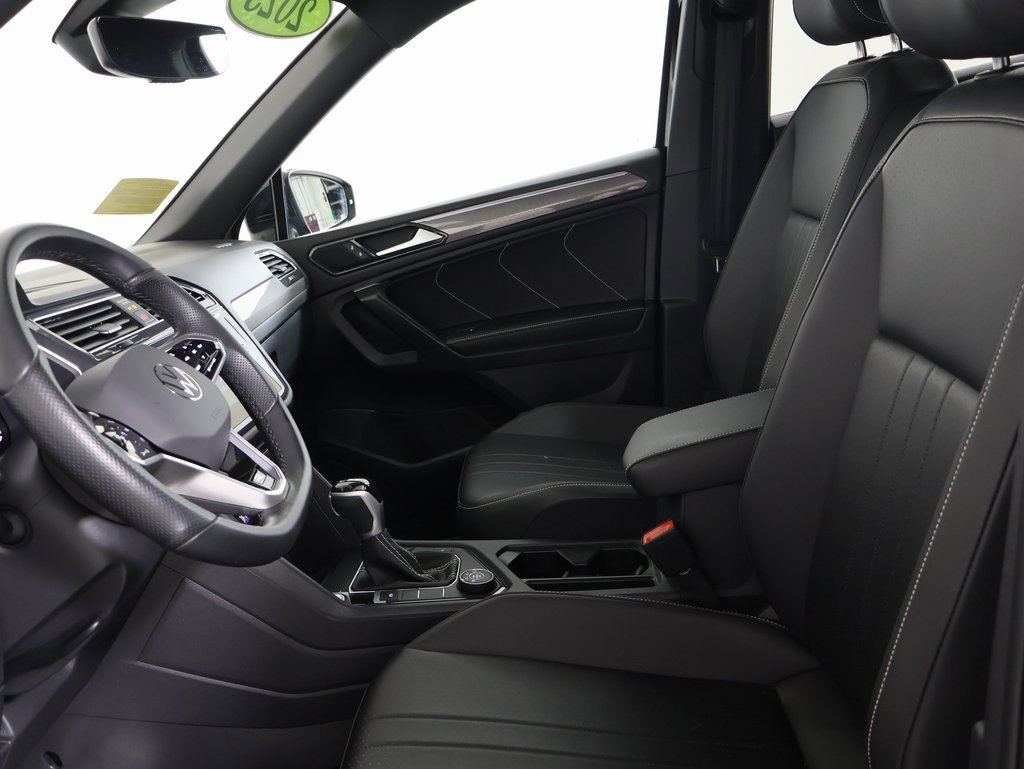 Used 2023 Volkswagen Tiguan SE R-Line image 20