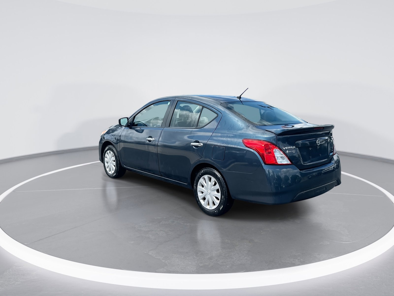 Used 2016 Nissan Versa SV FWD image 7