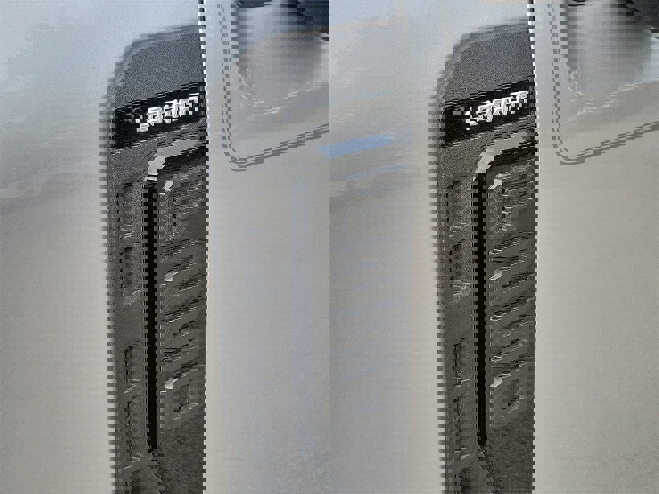 Used 2024 Ford F250 Lariat w/ Lariat Ultimate Package image 7