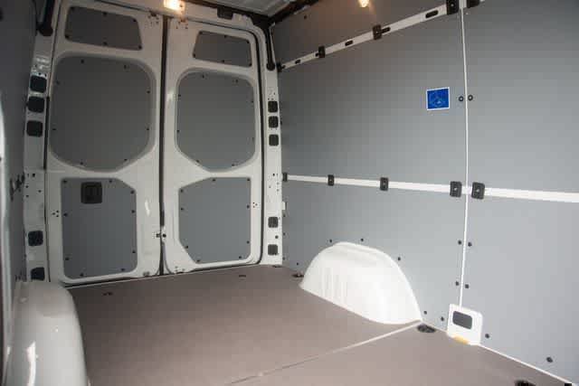 Used 2025 Mercedes-Benz Sprinter 2500 image 38