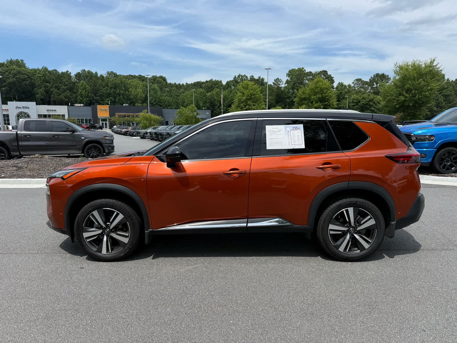 Used 2023 Nissan Rogue SL w/ SL Premium Package AWD/4WD image 2