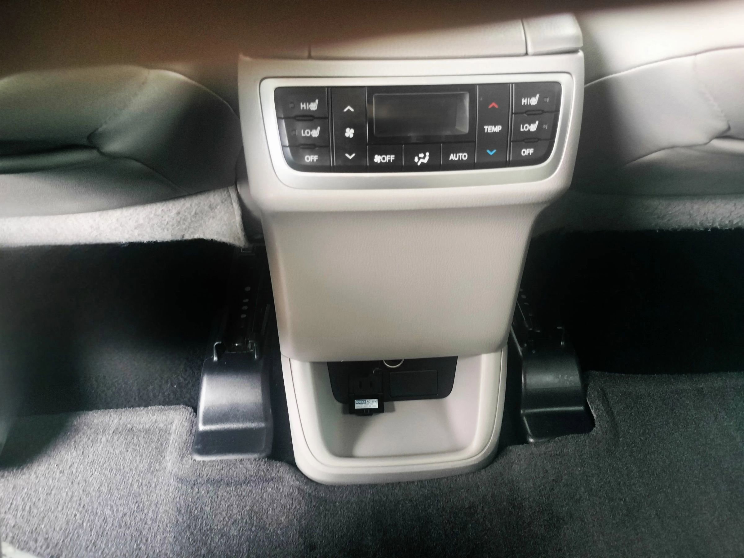 Used 2016 Toyota Highlander Limited Platinum image 32