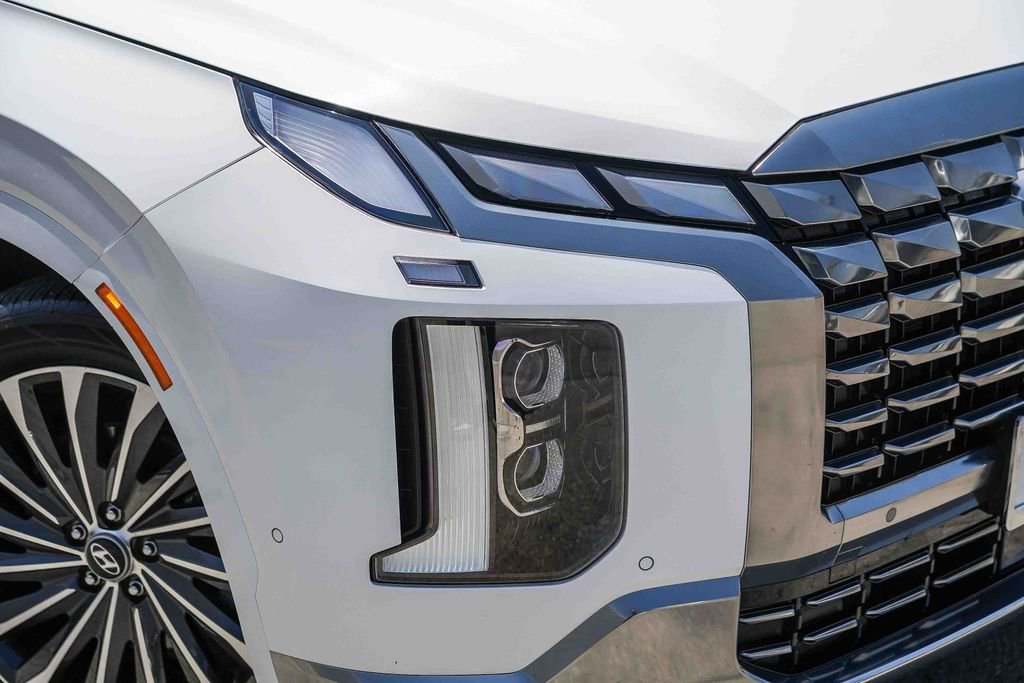 Used 2025 Hyundai Palisade Calligraphy FWD image 2