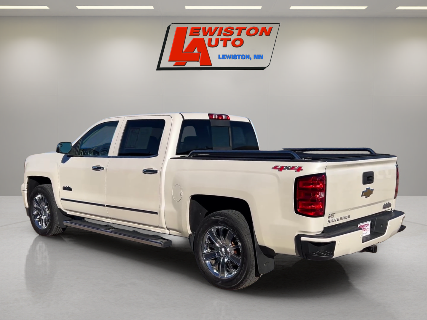Used 2015 Chevrolet Silverado 1500 High Country w/ High Country Premium Package AWD/4WD image 3