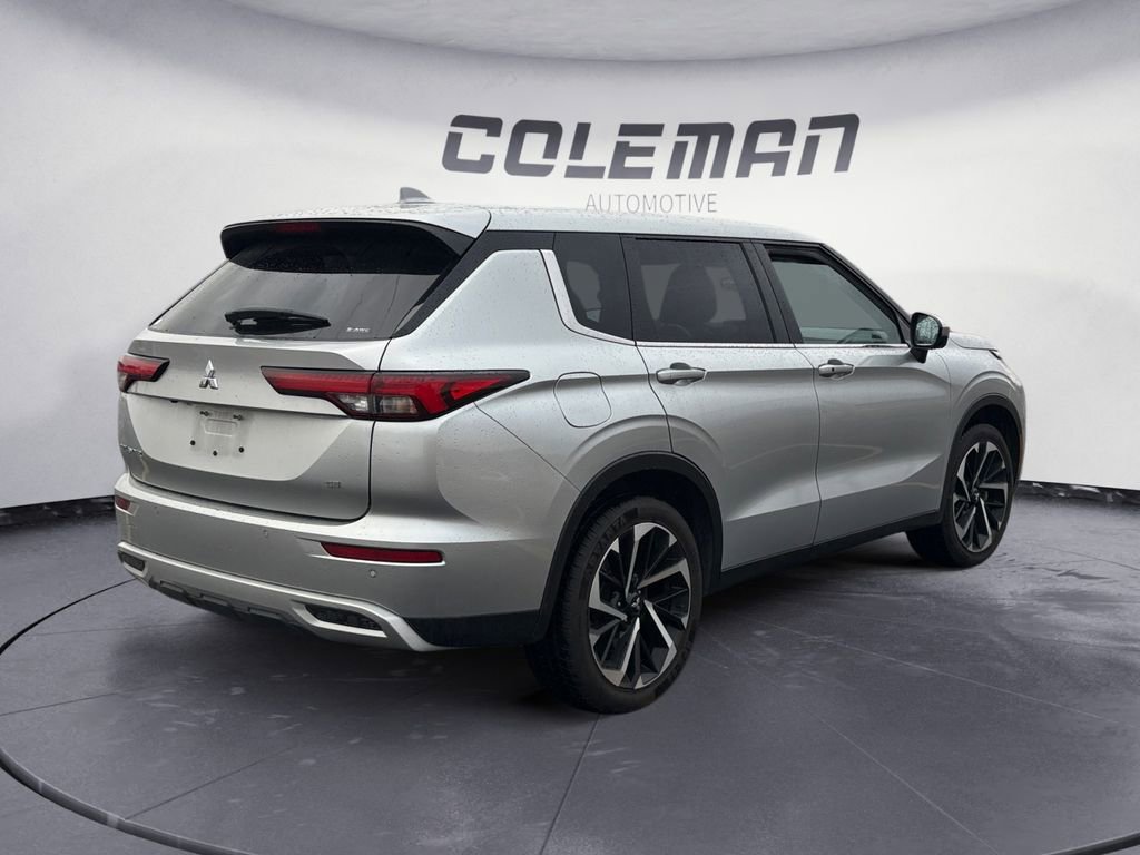 Used 2024 Mitsubishi Outlander SE image 5
