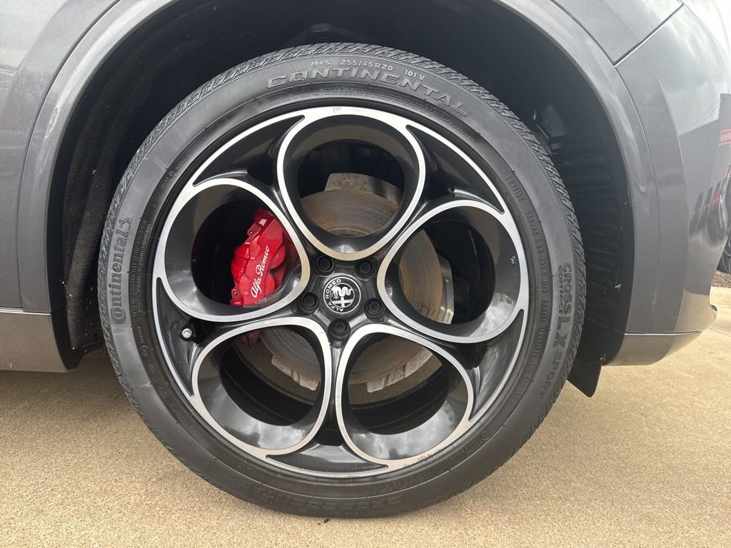 Used 2022 Alfa Romeo Stelvio Veloce image 22