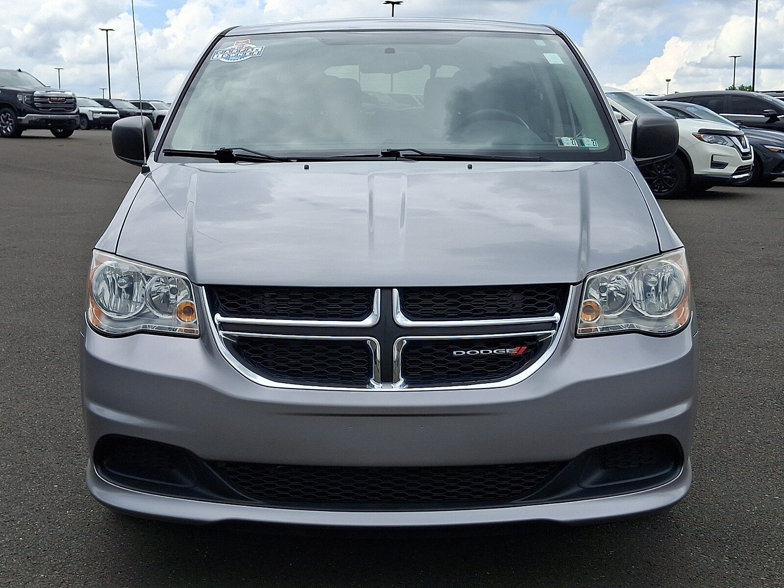 Used 2015 Dodge Grand Caravan SE w/ Quick Order Package 29E SE FWD image 2