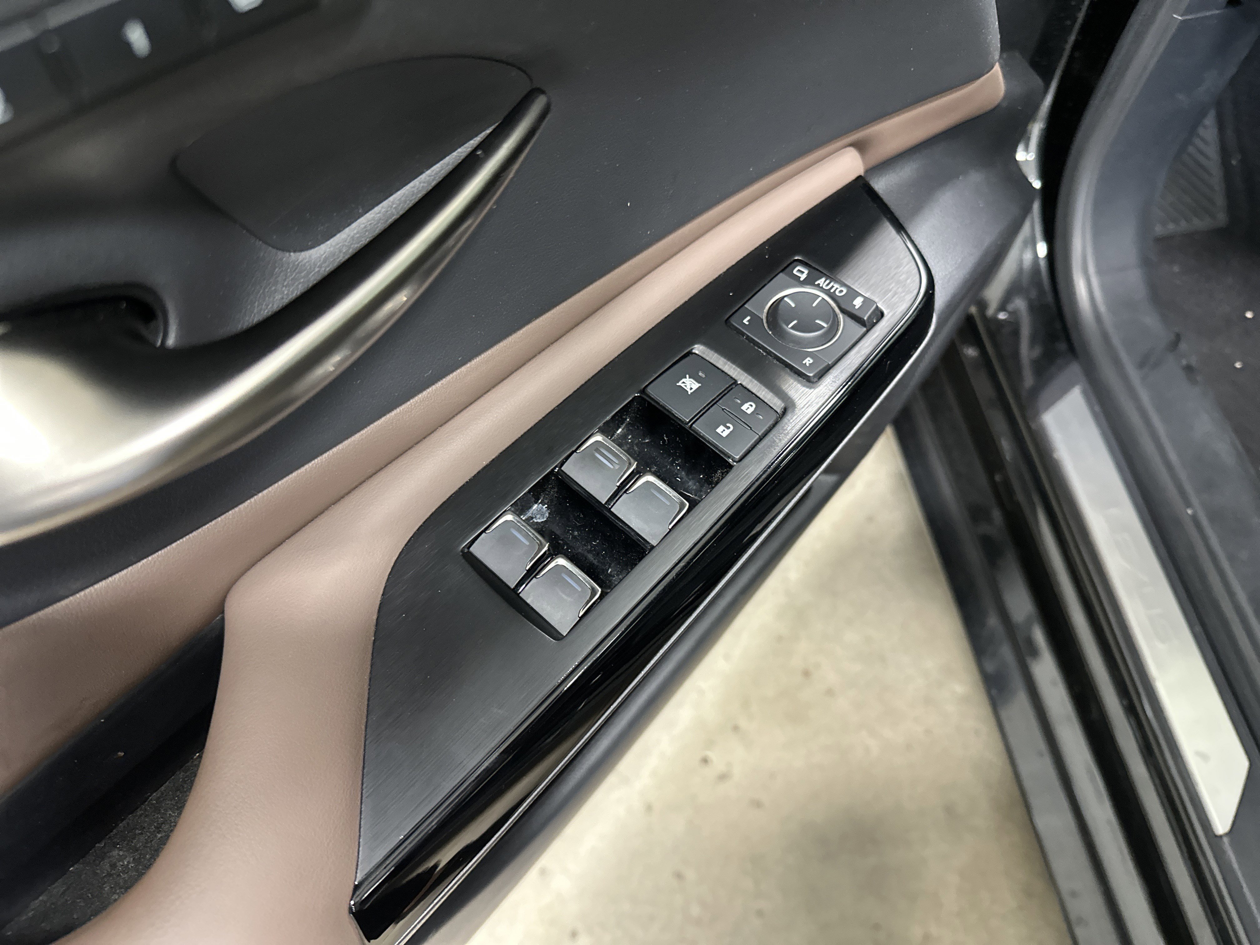 Used 2023 Lexus ES 350 w/ Premium Package FWD image 15