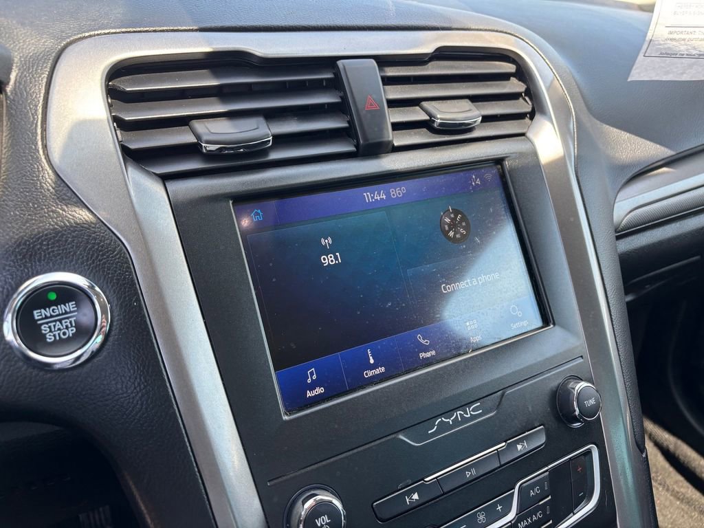 Used 2020 Ford Fusion SE FWD image 22