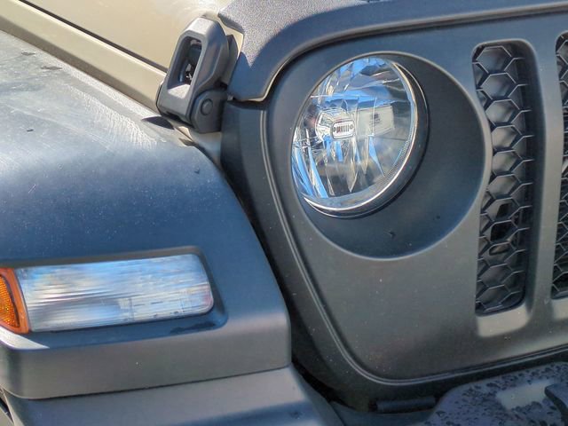 Used 2020 Jeep Gladiator Sport w/ Auxiliary Switch Group AWD/4WD image 5