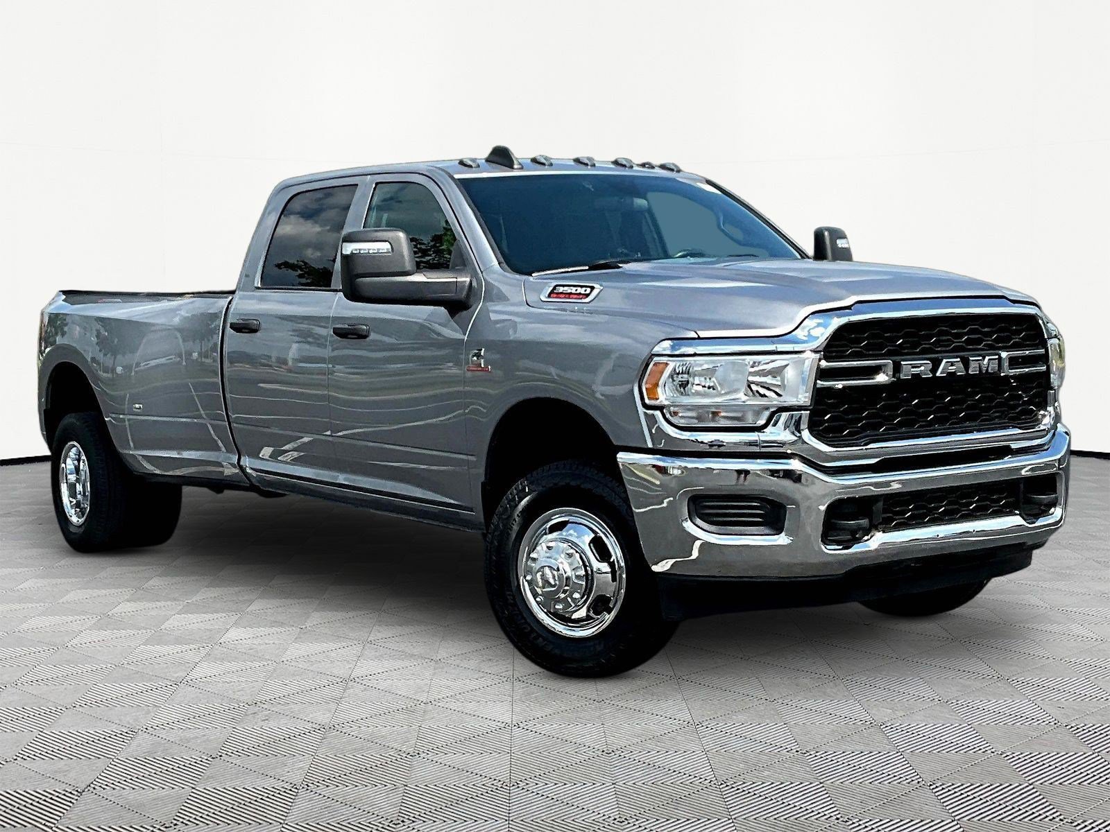 Used 2024 RAM 3500 Tradesman w/ Chrome Appearance Group AWD/4WD image 3