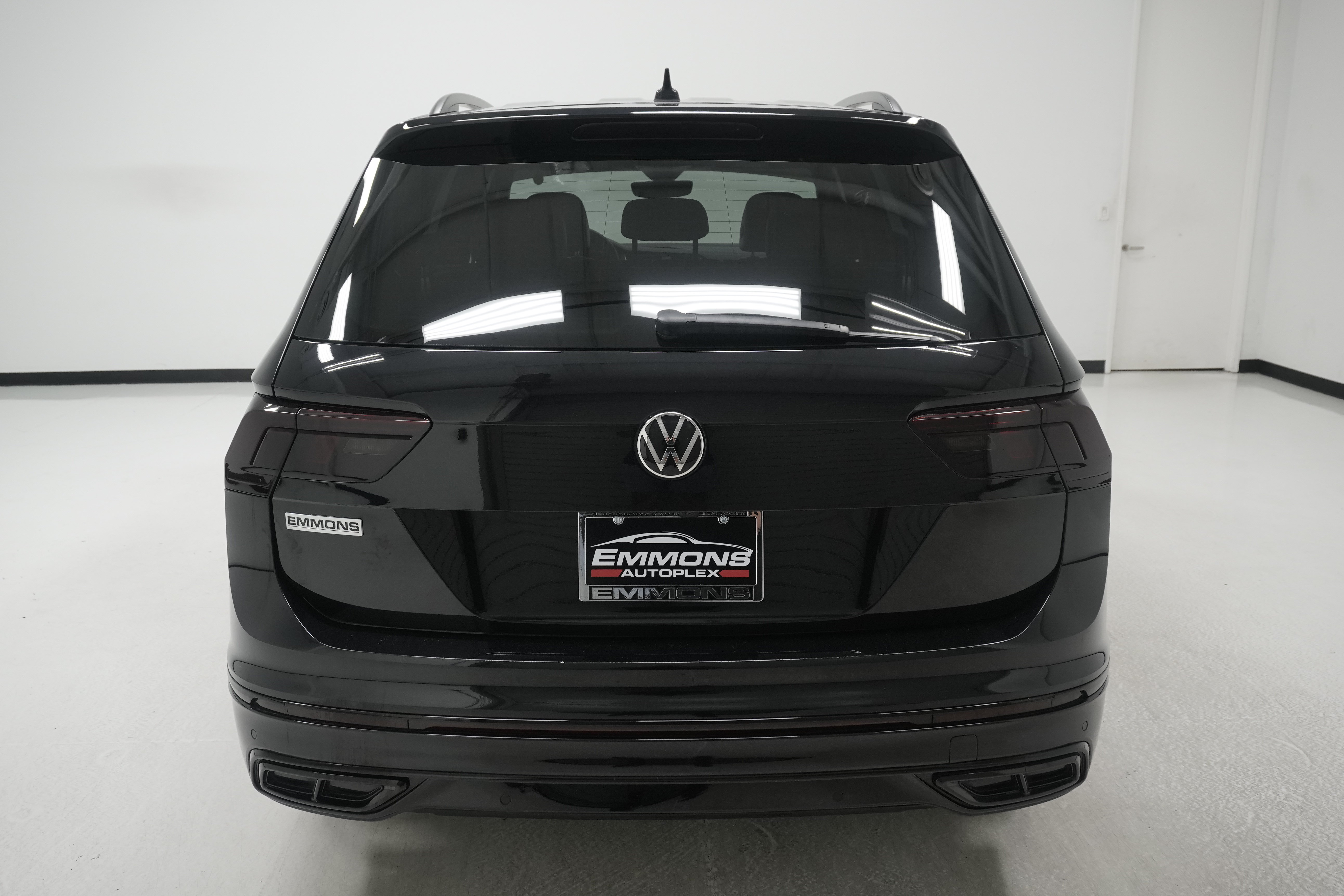 Used 2022 Volkswagen Tiguan SE R-Line AWD/4WD image 5