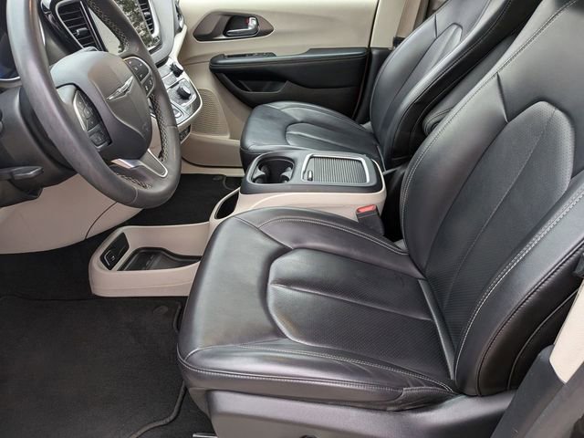 Certified 2023 Chrysler Pacifica Touring-L image 12