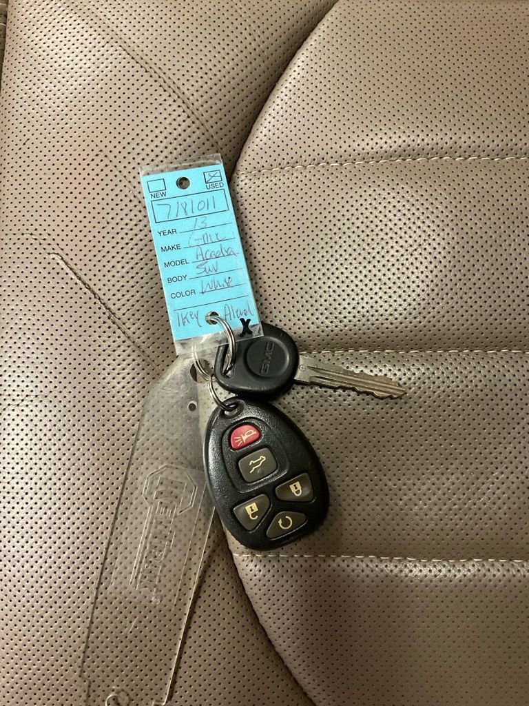 Used 2013 GMC Acadia Denali image 41