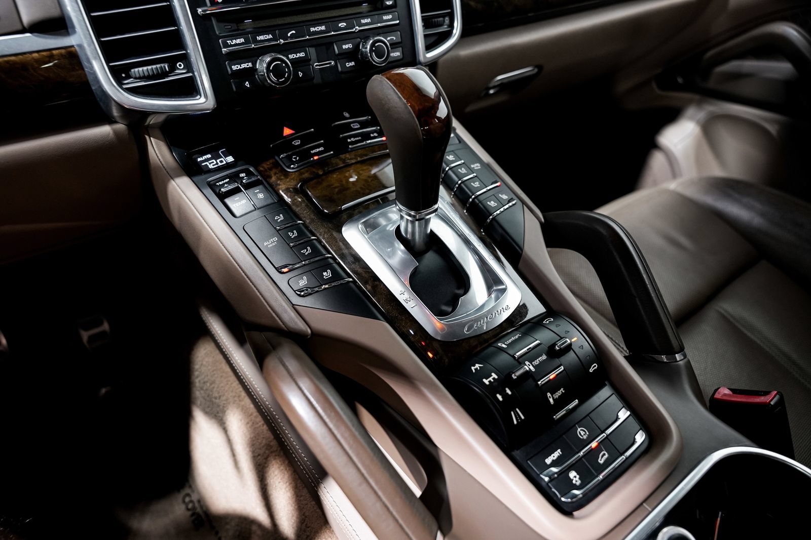 Used 2013 Porsche Cayenne Turbo AWD/4WD image 15