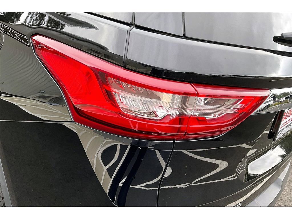 Used 2021 Chevrolet Traverse LS AWD/4WD image 29