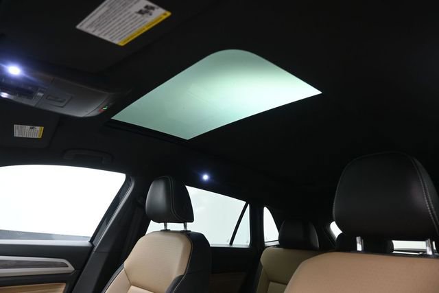 Used 2021 Volkswagen Atlas Cross Sport SE FWD image 2