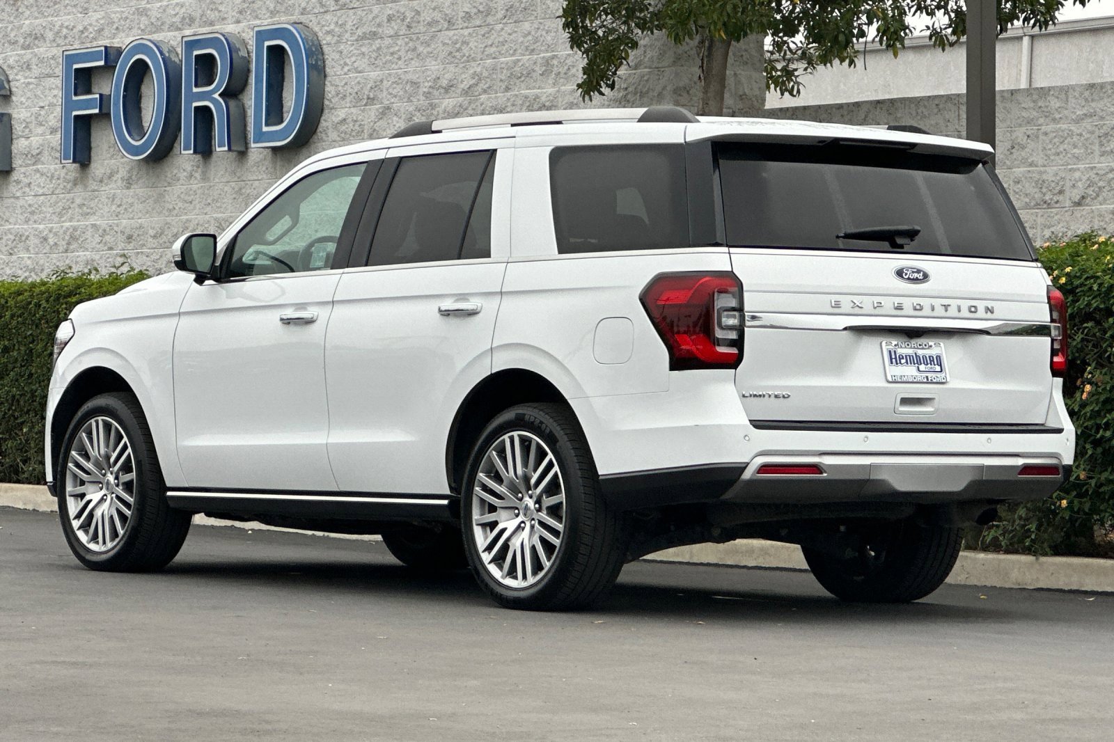 Used 2023 Ford Expedition Limited image 6