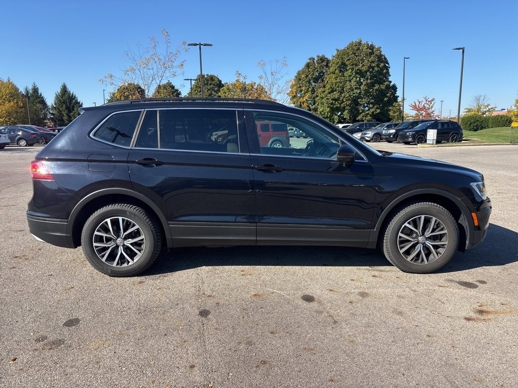 Used 2019 Volkswagen Tiguan SE w/ Panoramic Sunroof Package image 4