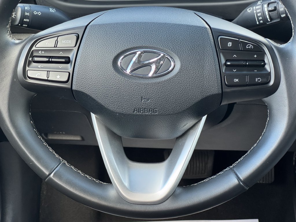 Used 2025 Hyundai Venue SEL FWD image 20